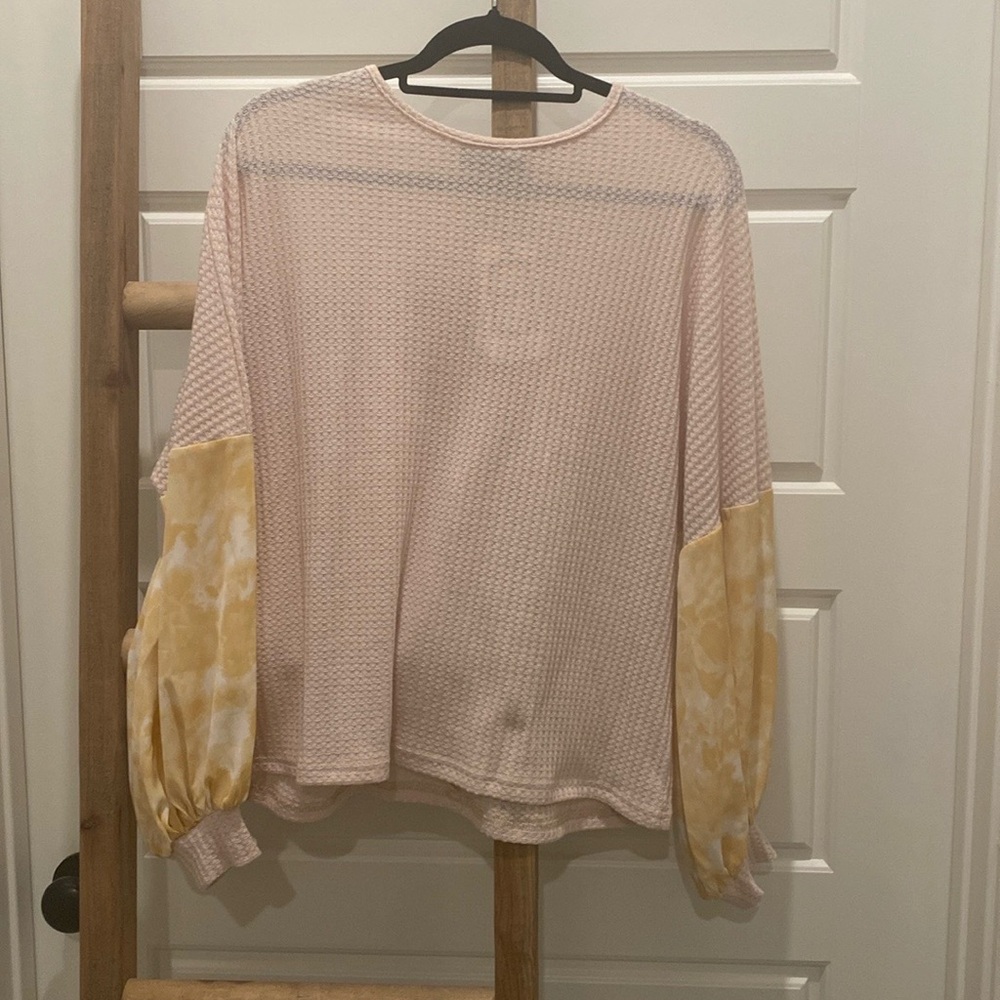 Round neck, two toned waffle knot blouse